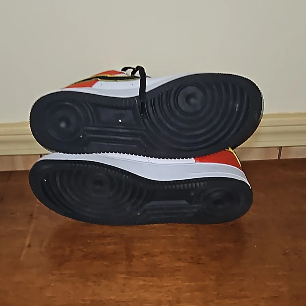 Sneakers - Picture 3 of 3